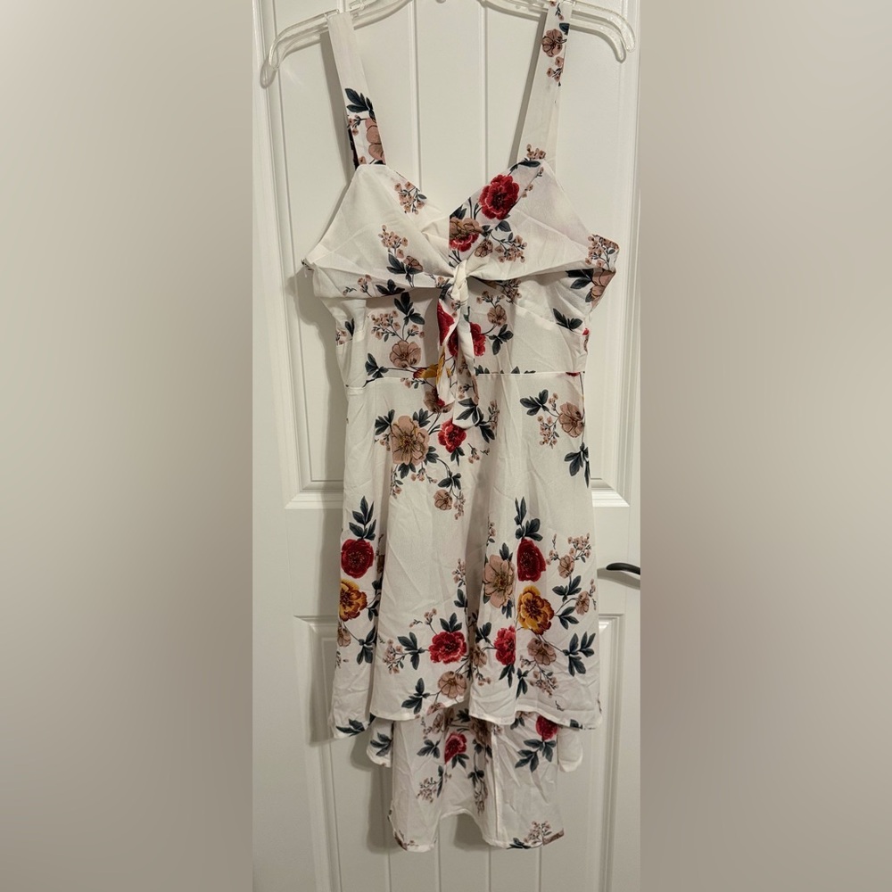 Dressfo white floral dress.